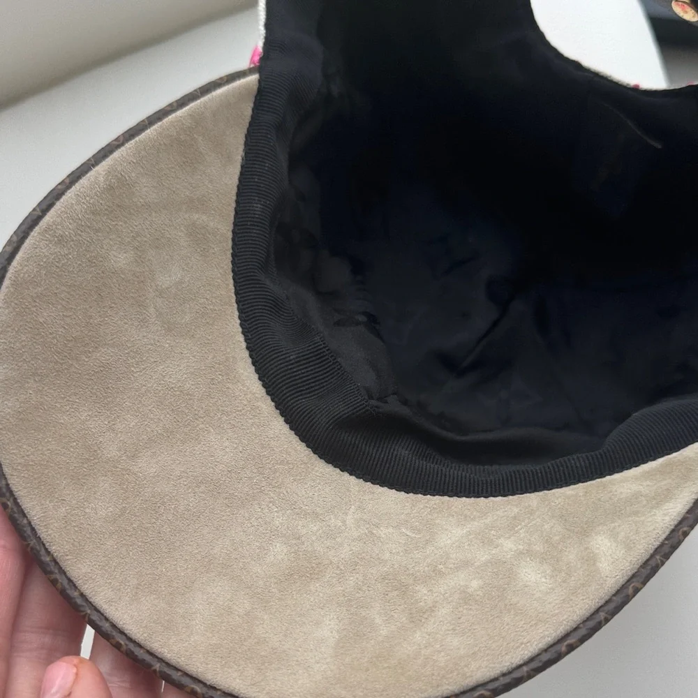 Louis Vuitton Pink Monogram on Gray Cap - Picture 4 of 7